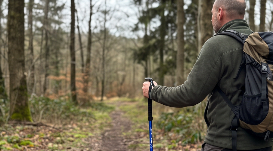 dobests aluminium trekkingstoecke faltbar 2 stueck während der Nutzung