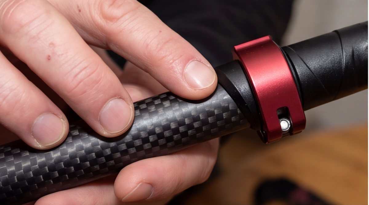 rothwild platzhirsch carbon trekkingstoecke während der Nutzung